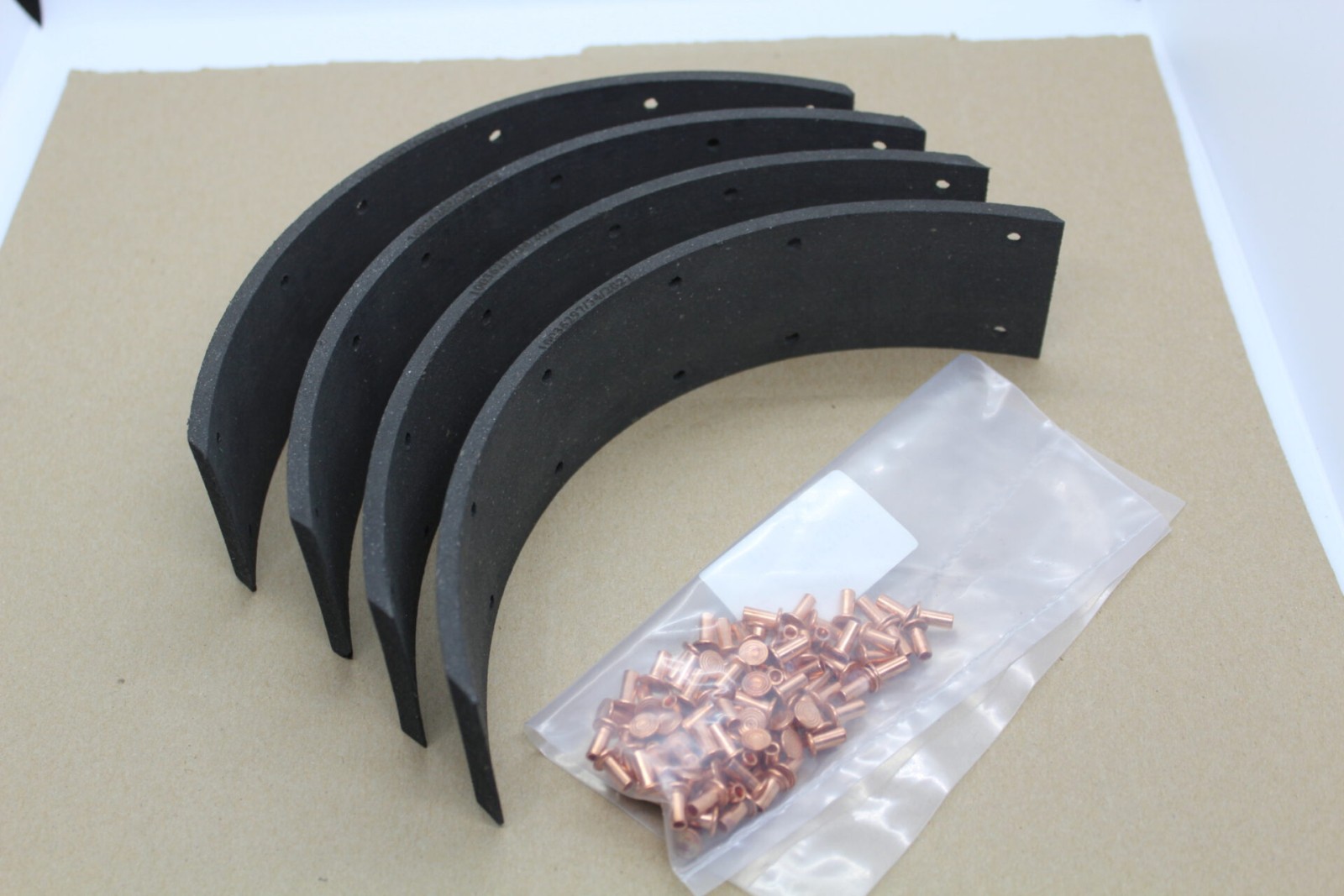 Bremsbelag Satz (4 St.) inkl Nieten für 1 Achse Wagner Armeefahrzeuge